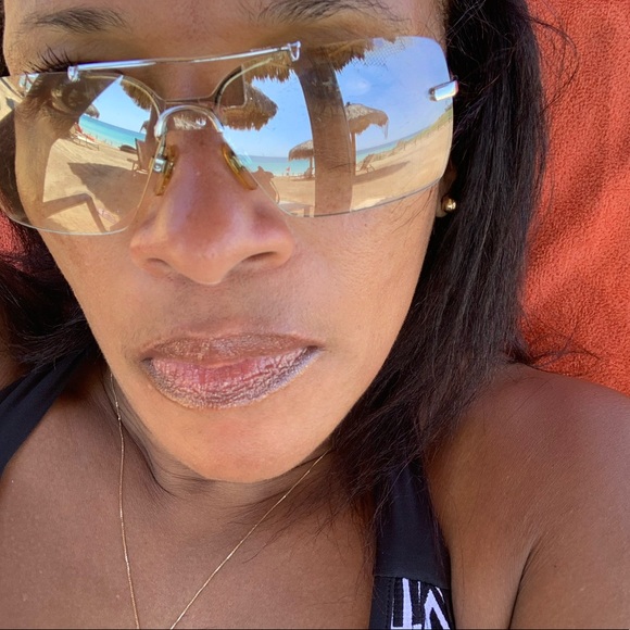 Meet your Posher, Andrea - Picture 4 of 5